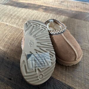 Tasman II Slipper
Qty: 1   Size: 7T
